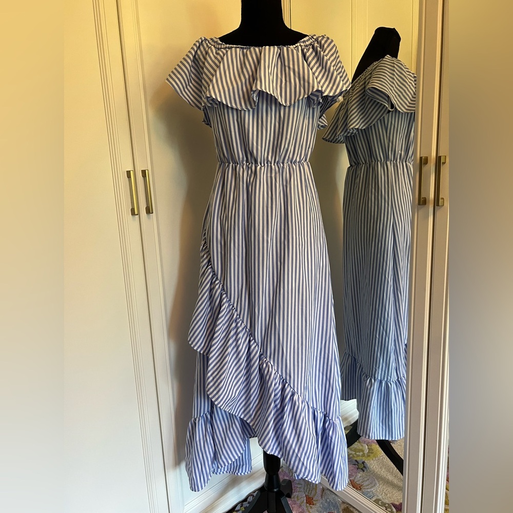 LOVE J OFF THE SHOULDER BLUE & WHITE STRIPE DRESS NWOT‎ SLIPS ON